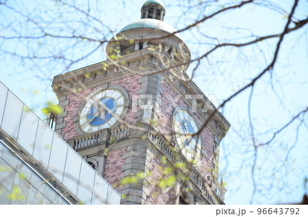 横浜関内の時計塔 96643792