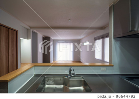 新築イメージ　キッチンから望むリビング 96644792