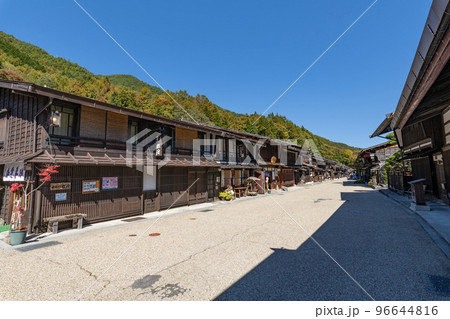 長野県塩尻市 快晴の旧中山道の宿場町「奈良井宿」 長野県塩尻市 快晴の旧中山道の宿場町「奈良井宿」 96644816