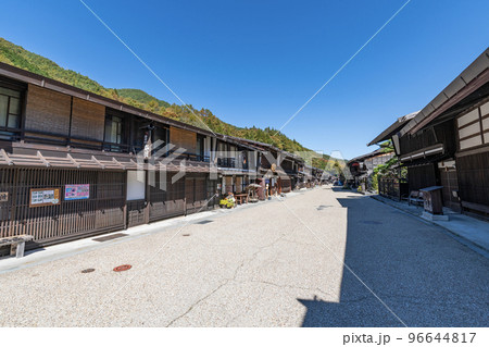 長野県塩尻市 快晴の旧中山道の宿場町「奈良井宿」 長野県塩尻市 快晴の旧中山道の宿場町「奈良井宿」 96644817