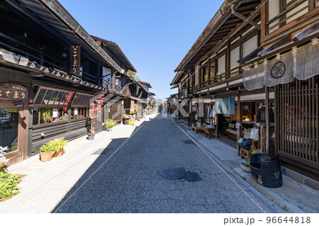 長野県塩尻市 快晴の旧中山道の宿場町「奈良井宿」 長野県塩尻市 快晴の旧中山道の宿場町「奈良井宿」 96644818