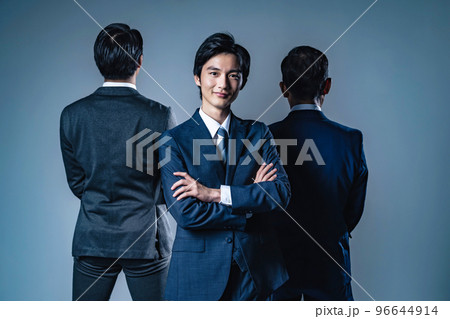 若いビジネスマンのポートレート 96644914