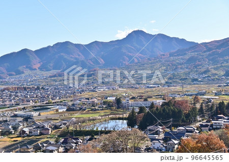 晩秋の里山 96645565