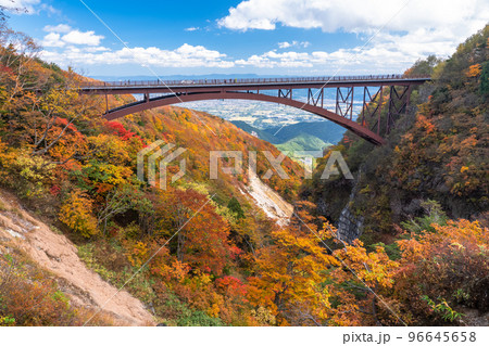 《福島県》不動沢橋・つばくろ谷の紅葉 96645658