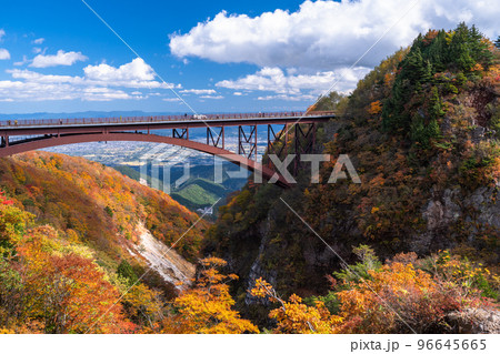 《福島県》不動沢橋・つばくろ谷の紅葉 96645665