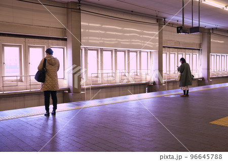 【京都府】3月・京阪本線の淀駅 【京都府】3月・京阪本線の淀駅 96645788