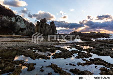 青森県下北半島、日没の仏ヶ浦・日本 96645920