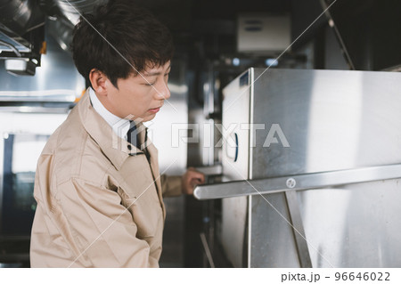 厨房の業者 96646022