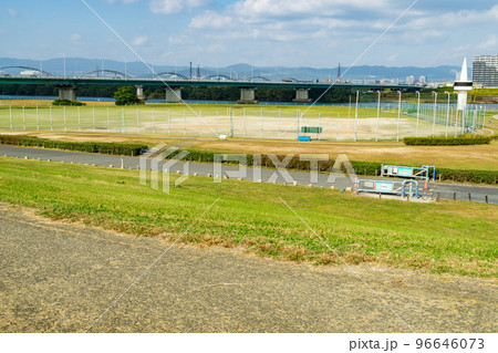 大阪府枚方市の河川敷公園の淀川スタジアム 大阪府枚方市の河川敷公園の淀川スタジアム 96646073