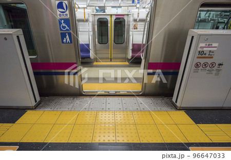 ドア 京王線 調布駅 駅 ホーム プラットホーム 京王新線 ホーム ホームドア 地下ホーム ドア 京王線 調布駅 駅 ホーム プラットホーム 京王新線 ホーム ホームドア 地下ホーム 96647033