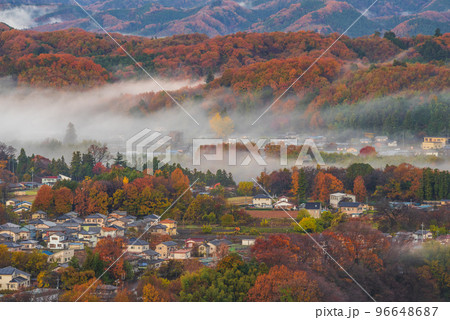 秋の朝に表れる雲海 96648687