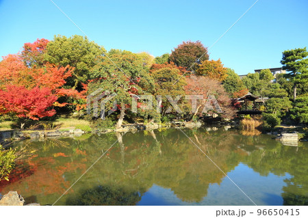 国名勝　渉成園（枳殻邸）の印月池 ／ 東本願寺の飛地境内地【京都市下京区】 96650415