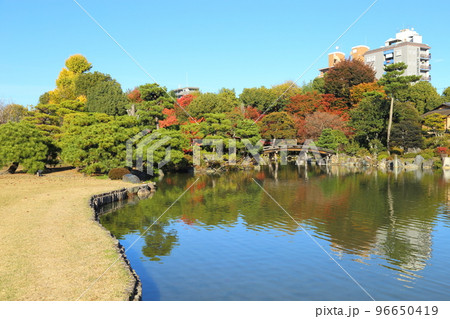国名勝　渉成園（枳殻邸）の印月池 ／ 東本願寺の飛地境内地【京都市下京区】 96650419