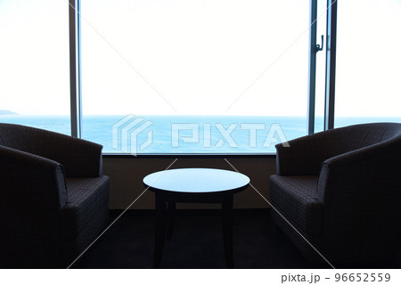 ホテルの窓際のイメージ 96652559
