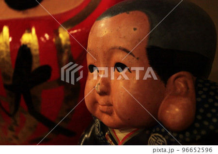 なんと大きな耳たぶを持った招福開運をもたらすまだ若い福ちゃん 96652596