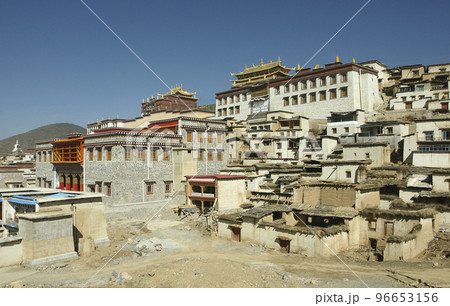 中国雲南省のチベットラマ教寺院、ソンツェン=ゴンパ（松賛林寺） 96653156