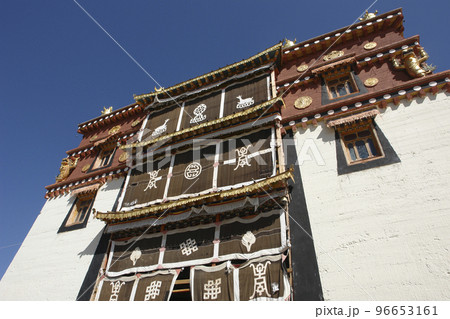 中国雲南省のチベットラマ教寺院、ソンツェン=ゴンパ(松賛林寺) 中国雲南省のチベットラマ教寺院、ソンツェン=ゴンパ(松賛林寺) 96653161
