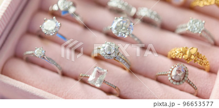 Jewelry diamond rings in box 96653577