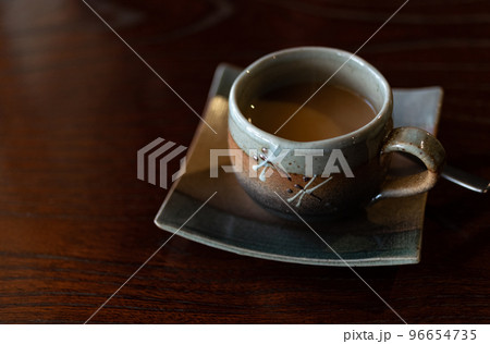 コーヒーを飲む コーヒーを飲む 96654735