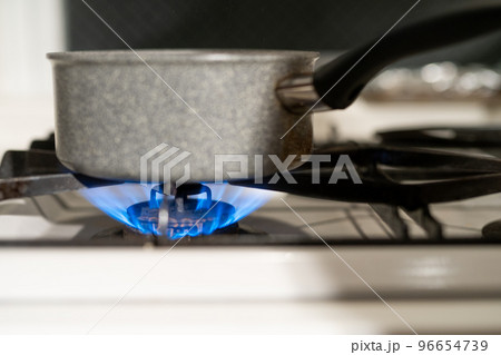 ガスコンロの炎 96654739
