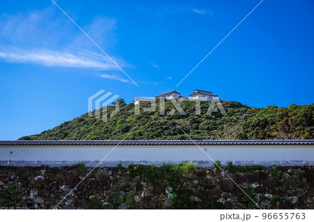 白壁で囲まれた天草の富岡城跡(熊本県) 白壁で囲まれた天草の富岡城跡(熊本県) 96655763