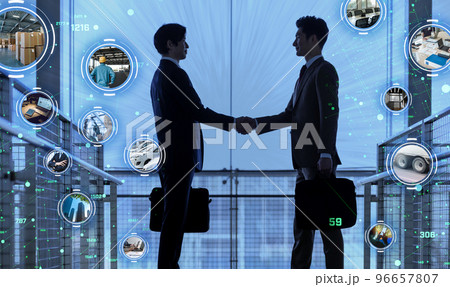 握手をする二人のビジネスマン 握手をする二人のビジネスマン 96657807