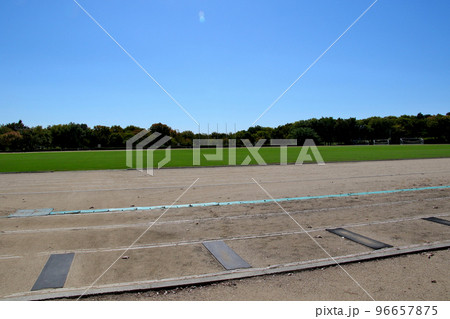 広々とした芦屋市総合公園グランド 96657875