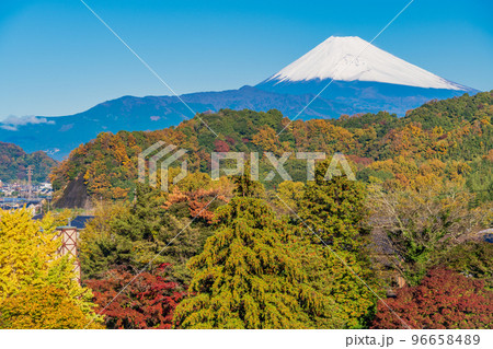(静岡県)W世界遺産・韮山反射炉の向こうに富士山 秋 (静岡県)W世界遺産・韮山反射炉の向こうに富士山 秋 96658489