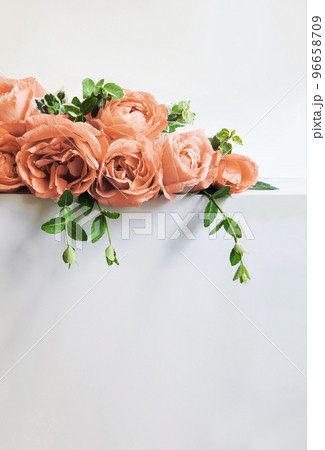 Bouquet of red roses on the table 96658709