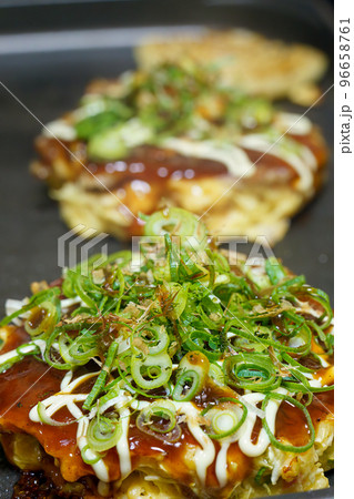 ホットプレートで作るお好み焼き 96658761