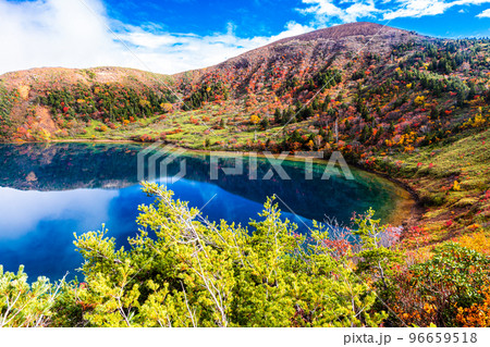 【福島県･磐梯吾妻スカイライン】一切経山トレッキング・コバルトブルーの魔女の瞳と紅葉を見に行こう！ 96659518