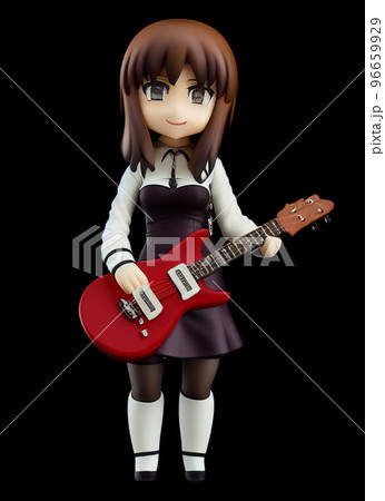 ギターを持った歌手 96659929