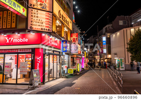 《東京都》西荻窪駅前・夜の商店街 《東京都》西荻窪駅前・夜の商店街 96660896