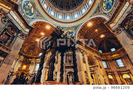 ローマ　サン・ピエトロ大聖堂　大天蓋と天井装飾 96661209