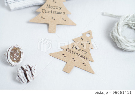 クリスマスツリーのクラフトタグ  96661411