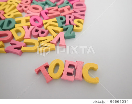 たくさんのアルファベット文字とTOEICの単語 たくさんのアルファベット文字とTOEICの単語 96662054