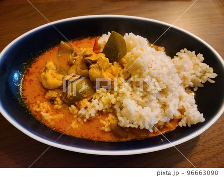 野菜たっぷりバターチキンカレー 野菜たっぷりバターチキンカレー 96663090