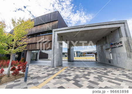 長野県上田市 晴天の上田市立美術館・上田市交流文化芸術センター(サントミューゼ) 長野県上田市 晴天の上田市立美術館・上田市交流文化芸術センター(サントミューゼ) 96663898