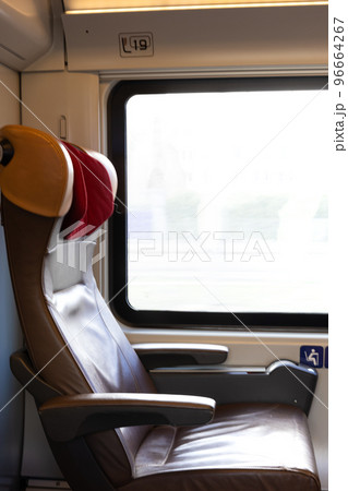イタリアの特急列車の座席 イタリアの特急列車の座席 96664267