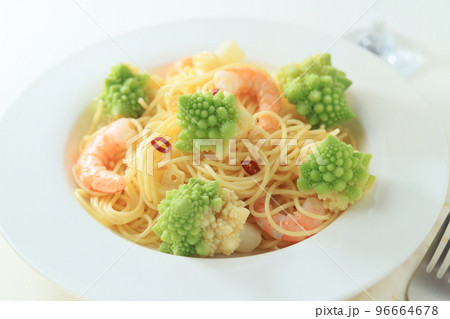 ロマネスコと海老のパスタ 96664678