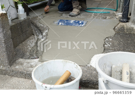 土間コンクリート打ち 96665359