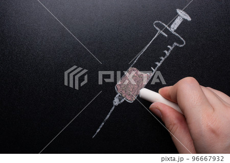 Hand drawing syringe  icon with white chalk on blackboard Hand drawing syringe  icon with white chalk on blackboard 96667932