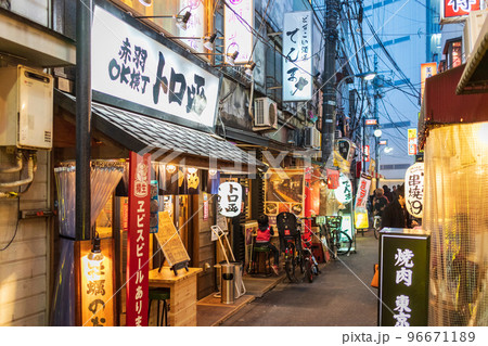 「東京都」昔ながらの飲み屋街・赤羽 96671189
