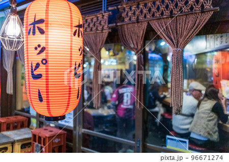 「東京都」賑わう飲み屋街・赤羽 96671274