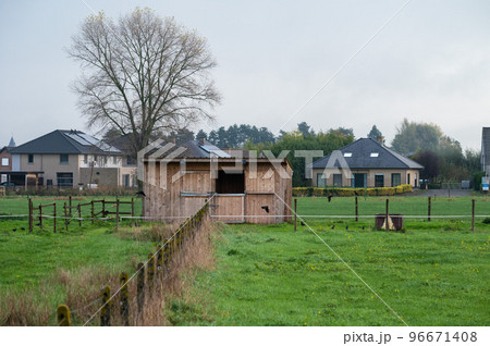 Migroveld, Dendermonde, Belgium - Shed, agriculture fields and farmhouse at the Flemish countryside 96671408