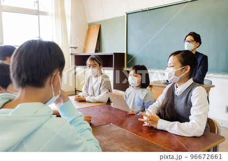 小学生イメージ 学級委員会 話合う テーマ 議題 いじめ 問題 小学生イメージ 学級委員会 話合う テーマ 議題 いじめ 問題 96672661