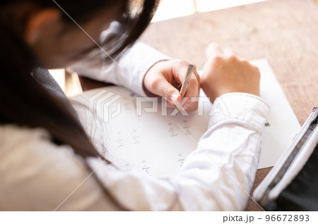 小学生のテスト 96672893