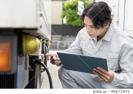 トラックの点検 96672945