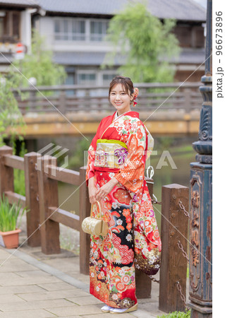 着物姿の女性 96673896