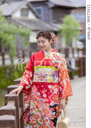 着物姿の女性 着物姿の女性 96673911